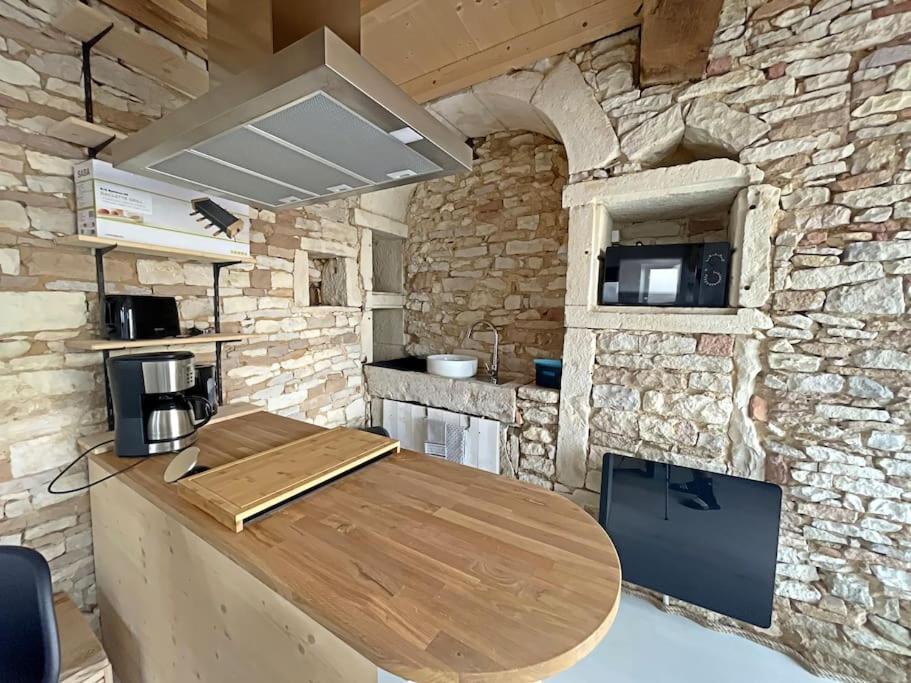 Charmante Maison De Village Vire  Exterior photo